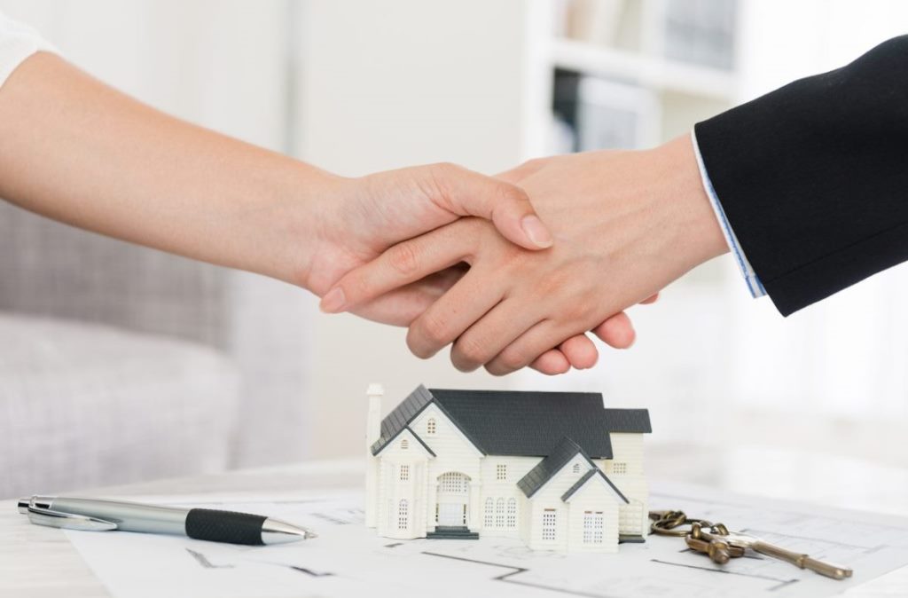 Оформить договор купли-продажи недвижимости через нотариуса